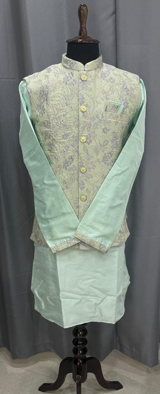Light green traditional outfit on a mannequin against a gray background
